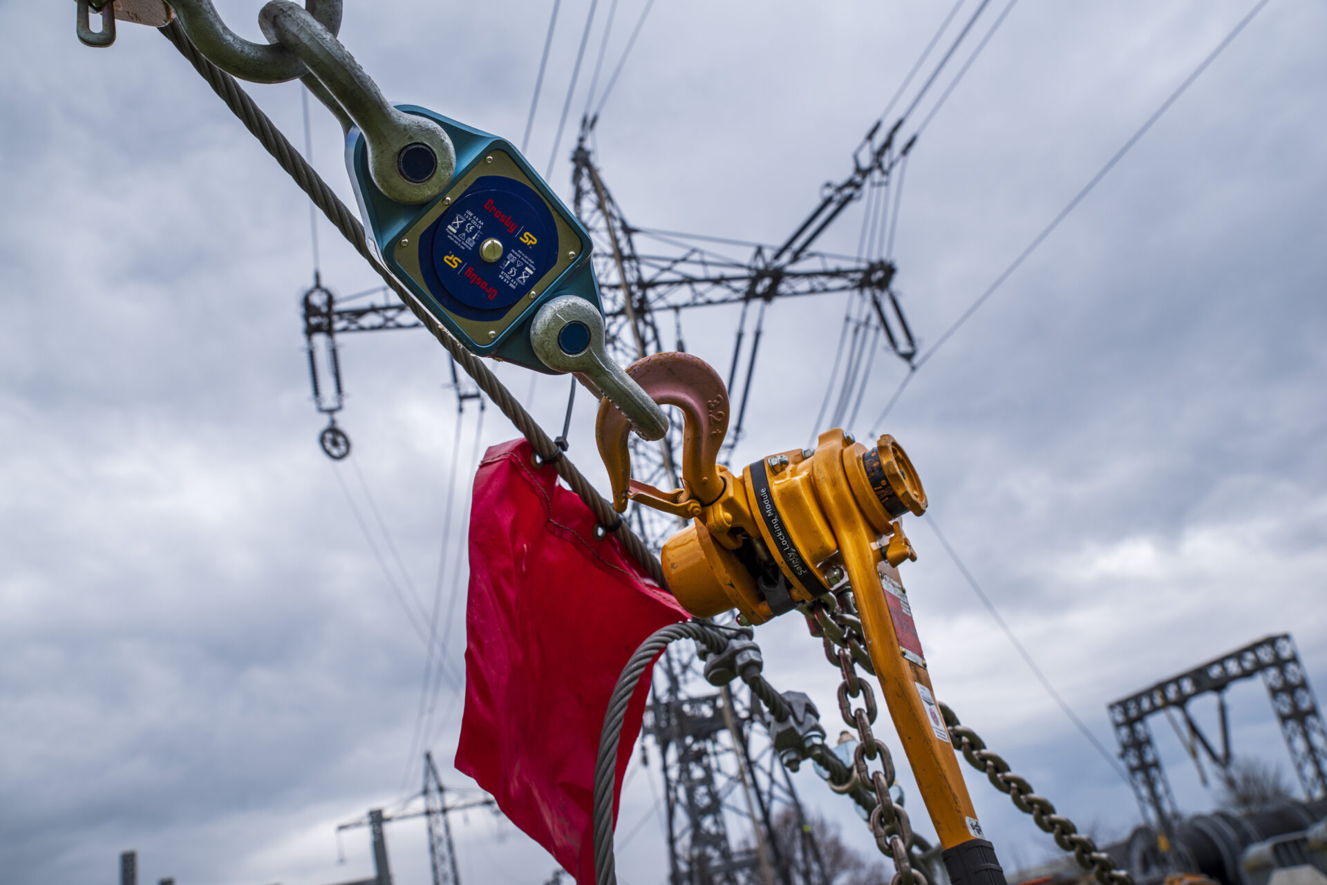 Wireless Load Monitoring for Powerline Safety