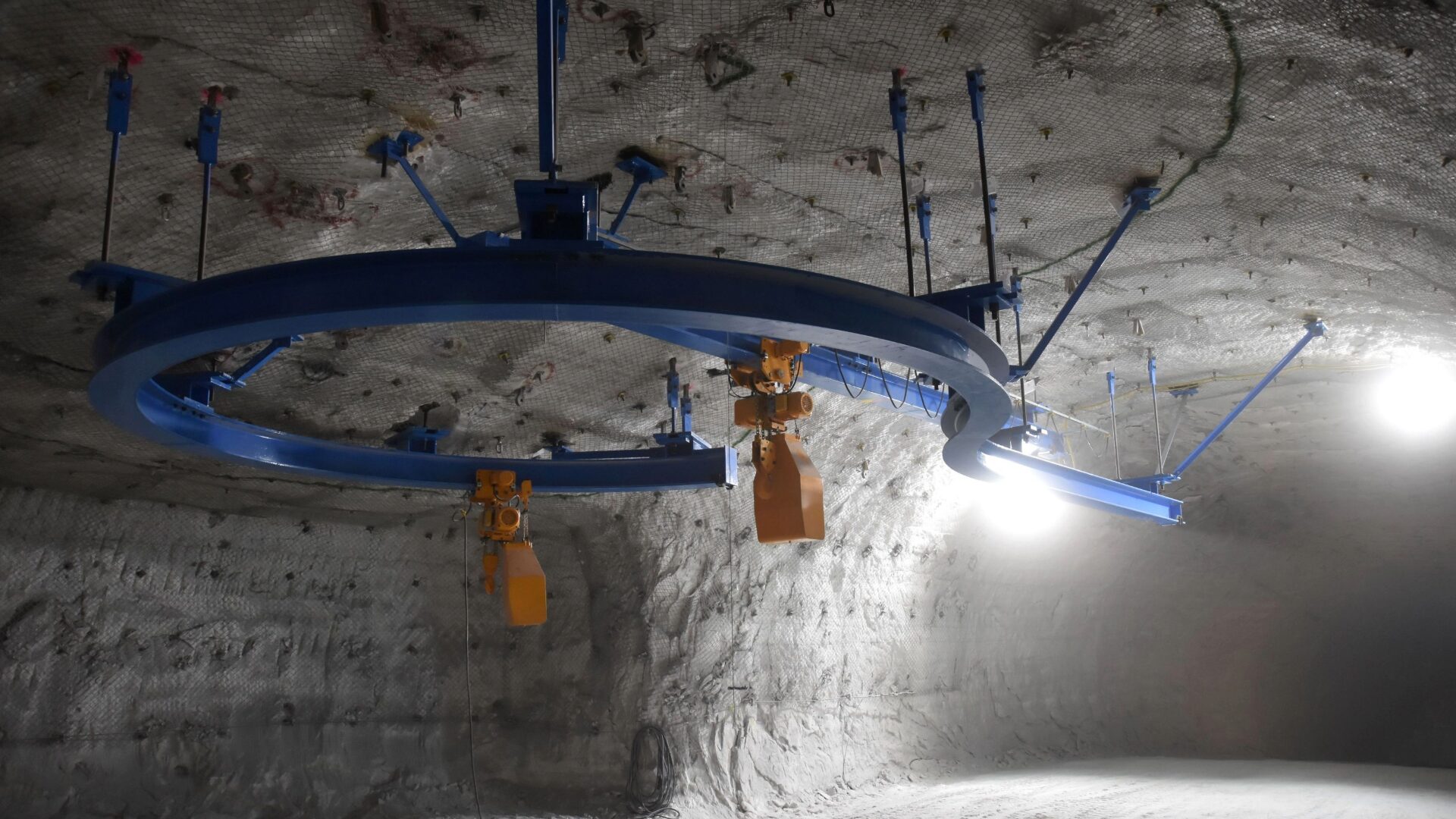 Construction of an Underground Storage Facility in a Salt Mine