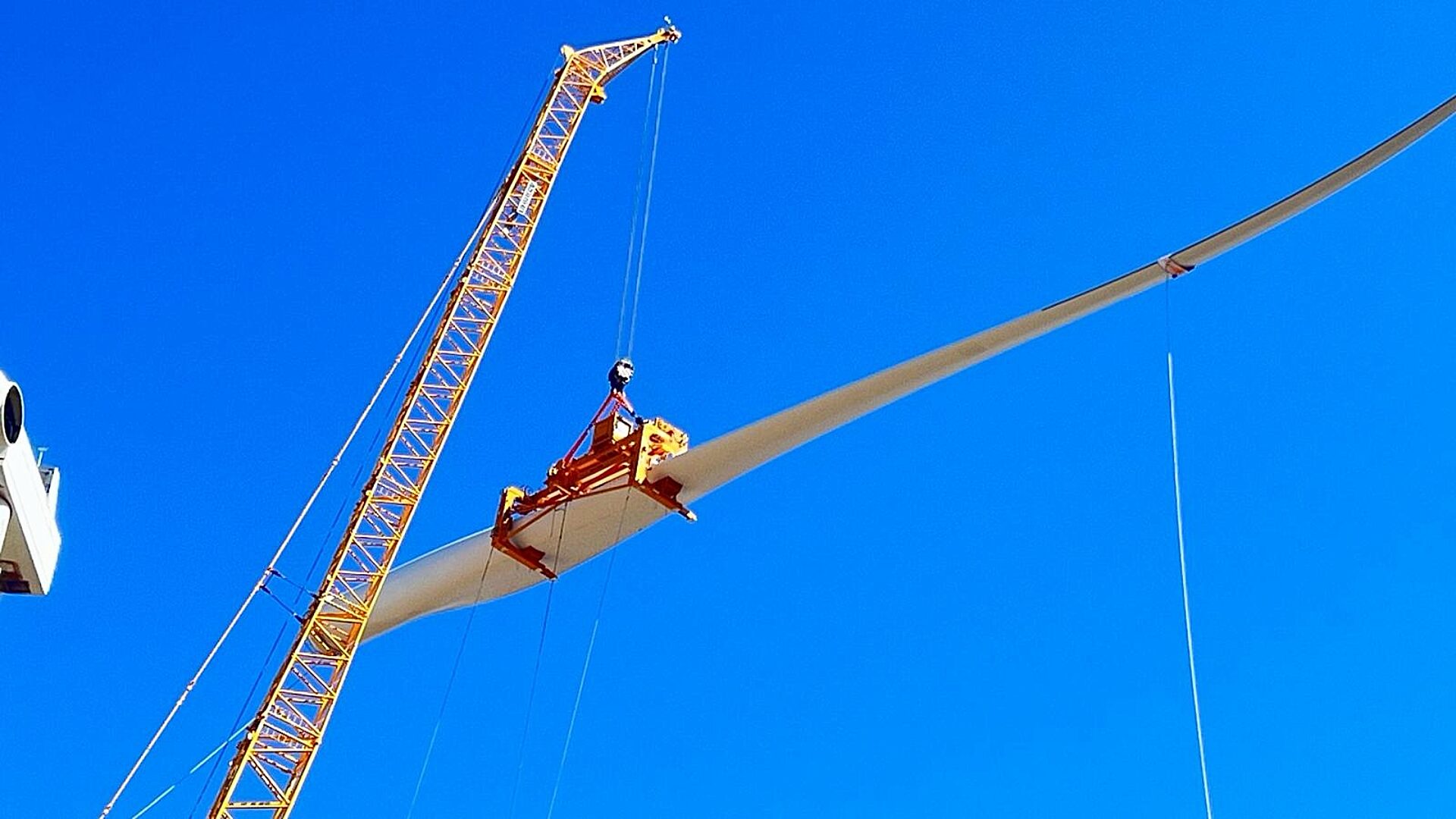 Installation and Removal of Wind Turbine Blades